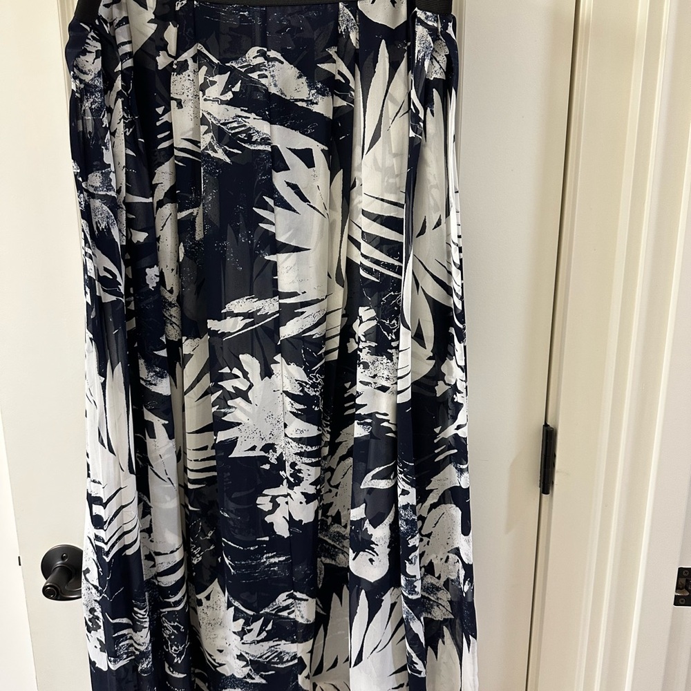 Vince Camuto Navy and White Patterned Maxi skirt